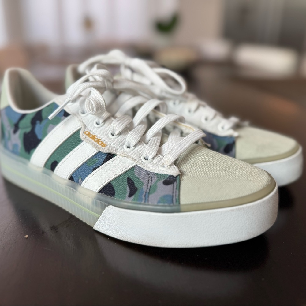 Like NEW Adidas Camo Sneakers Men’s 6.5